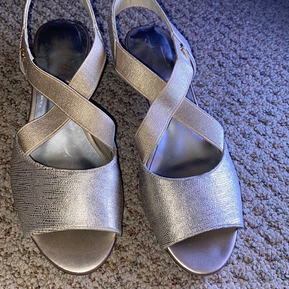 Ak sport sandals shimme gold size 8